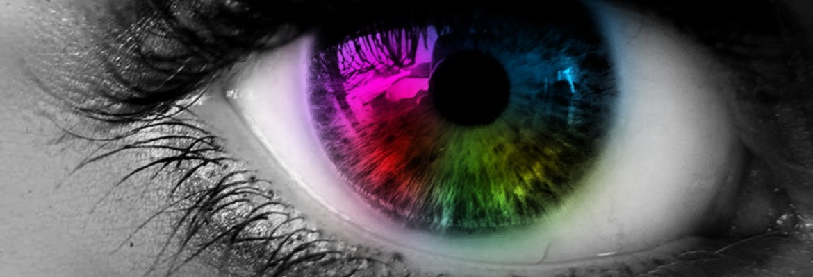 AVEC SA « SUPER VISION », ELLE VOIT 99 MILLIONS DE COULEURS EN PLUS !